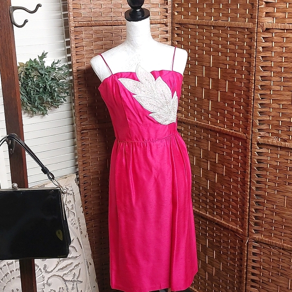 Vintage two piece suit dress Raspberry Pink, Peplum Jacket, Embroidered 1950's - Picture 3 of 16